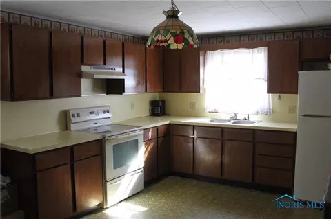 135 Elm St, Deshler, OH 43516 photo 7