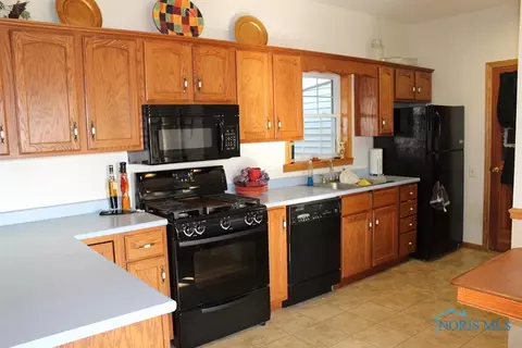 436 S Beech St, Bryan, OH 43506 photo 2