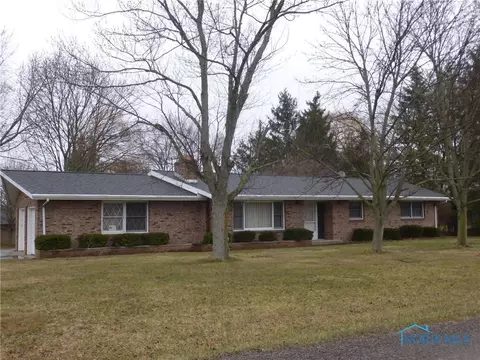 101 Willow Cir, Bryan, OH 43506 photo 1