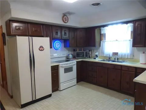 101 Willow Cir, Bryan, OH 43506 photo 8