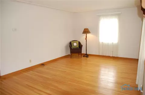 2827 E Glenn St, Toledo, OH 43613 photo 2