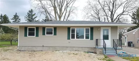 249 Enos Dr, Oregon, OH 43616 photo 1