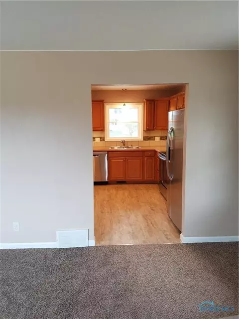 249 Enos Dr, Oregon, OH 43616 photo 5
