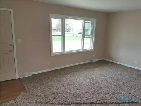 249 Enos Dr, Oregon, OH 43616 photo 3