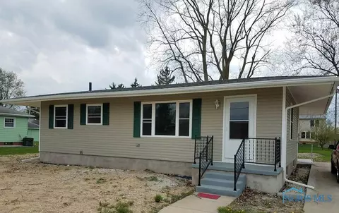 249 Enos Dr, Oregon, OH 43616 photo 2