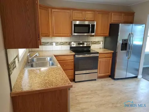 249 Enos Dr, Oregon, OH 43616 photo 7
