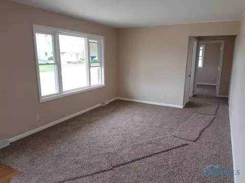 249 Enos Dr, Oregon, OH 43616 photo 4