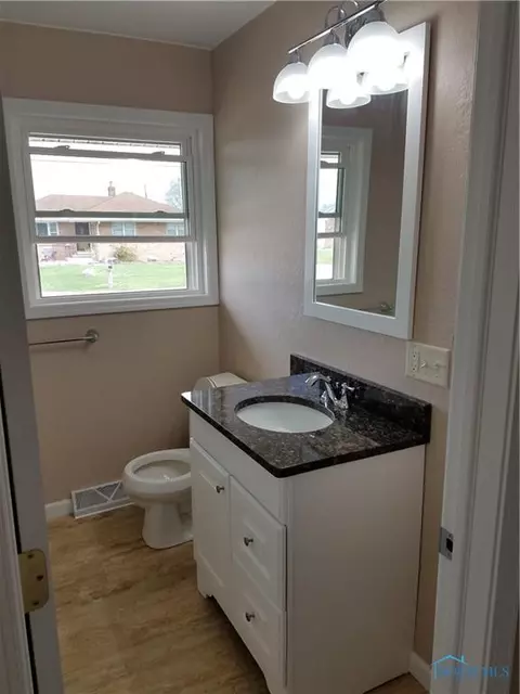249 Enos Dr, Oregon, OH 43616 photo 9