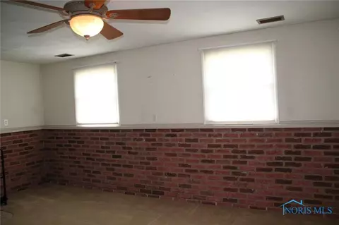 212 Ember Dr, Oregon, OH 43616 photo 7