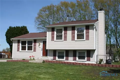 212 Ember Dr, Oregon, OH 43616 photo 1
