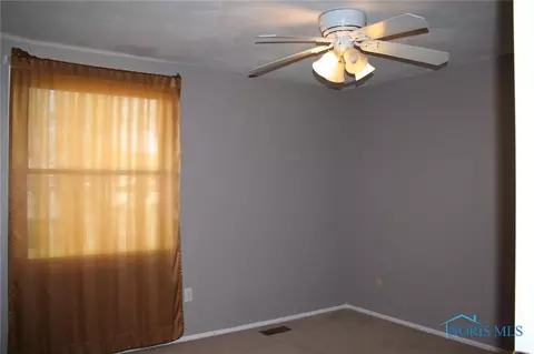 212 Ember Dr, Oregon, OH 43616 photo 11