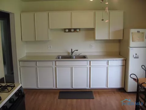 205 Earl St, Walbridge, OH 43465 photo 3
