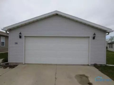 2101 Pear Tree Ln, Delta, OH 43515 photo 3