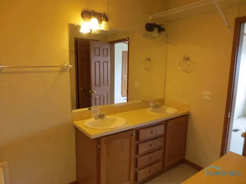 2101 Pear Tree Ln, Delta, OH 43515 photo 14