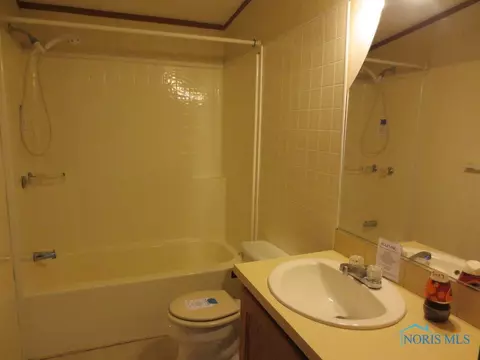 2101 Pear Tree Ln, Delta, OH 43515 photo 17