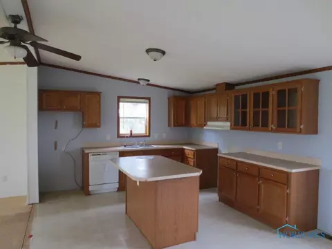 2101 Pear Tree Ln, Delta, OH 43515 photo 9