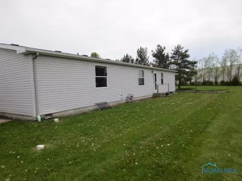 2101 Pear Tree Ln, Delta, OH 43515 photo 2