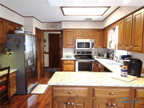 719 Crestview Ave, Bryan, OH 43506 photo 6