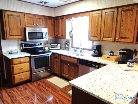 719 Crestview Ave, Bryan, OH 43506 photo 5