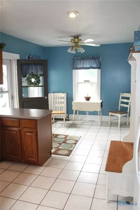 352 E High St, Bryan, OH 43506 photo 3
