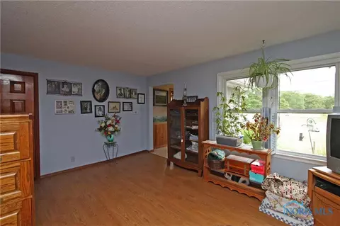 3260 Eber Rd, Monclova, OH 43542 photo 3