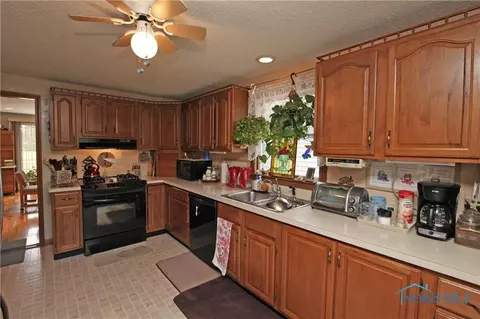 3260 Eber Rd, Monclova, OH 43542 photo 8