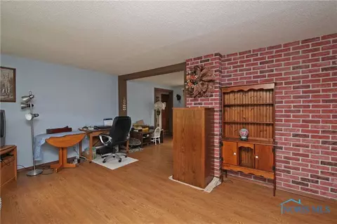 3260 Eber Rd, Monclova, OH 43542 photo 2