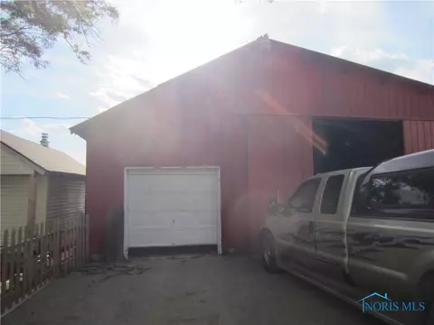 26081 E Broadway Rd, Walbridge, OH 43465 photo 5