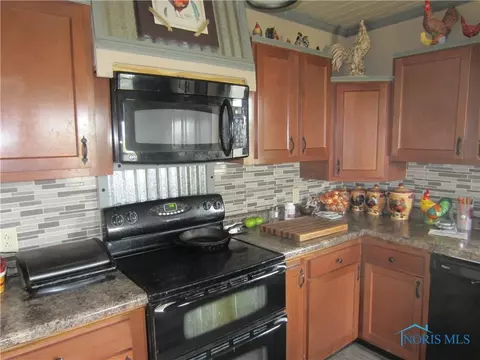 26081 E Broadway Rd, Walbridge, OH 43465 photo 8