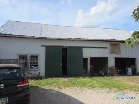 26081 E Broadway Rd, Walbridge, OH 43465 photo 3