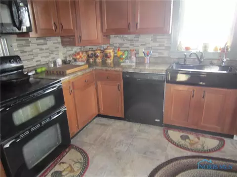 26081 E Broadway Rd, Walbridge, OH 43465 photo 9