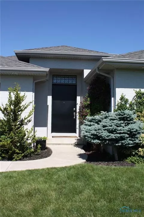 1004 Stonehedge Dr, Bryan, OH 43506 photo 2