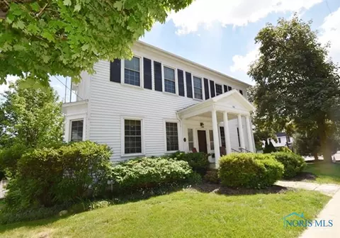 106 E Harrison St, Maumee, OH 43537 photo 2