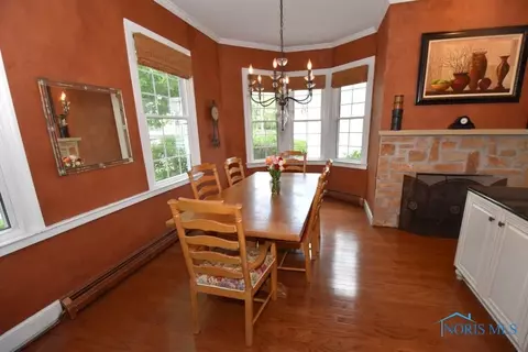 106 E Harrison St, Maumee, OH 43537 photo 9