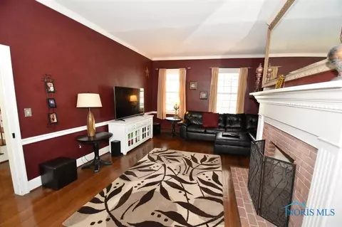 106 E Harrison St, Maumee, OH 43537 photo 6