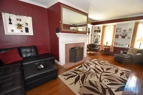 106 E Harrison St, Maumee, OH 43537 photo 4