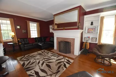106 E Harrison St, Maumee, OH 43537 photo 5