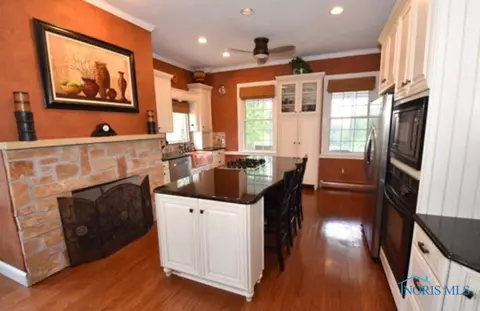 106 E Harrison St, Maumee, OH 43537 photo 11