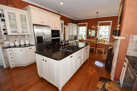 106 E Harrison St, Maumee, OH 43537 photo 13