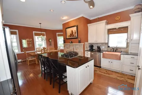 106 E Harrison St, Maumee, OH 43537 photo 8