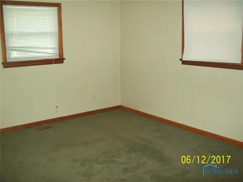 30102 Tracy Rd, Walbridge, OH 43465 photo 4