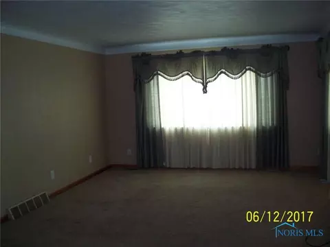 30102 Tracy Rd, Walbridge, OH 43465 photo 3