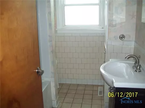 30102 Tracy Rd, Walbridge, OH 43465 photo 6