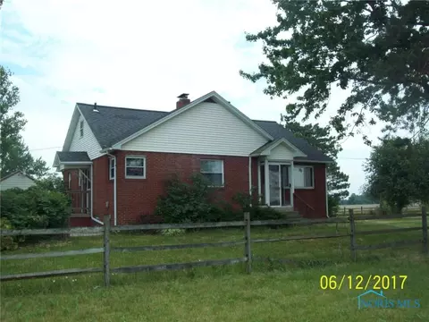 30102 Tracy Rd, Walbridge, OH 43465 photo 1