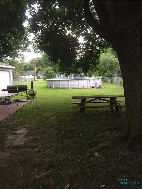 923 Scott St, Maumee, OH 43537 photo 2