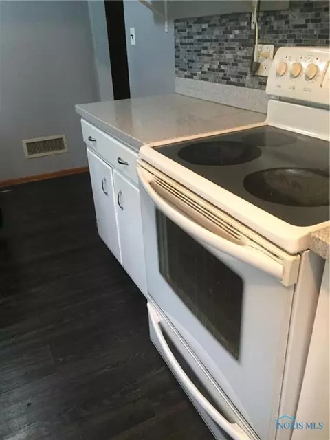 923 Scott St, Maumee, OH 43537 photo 6