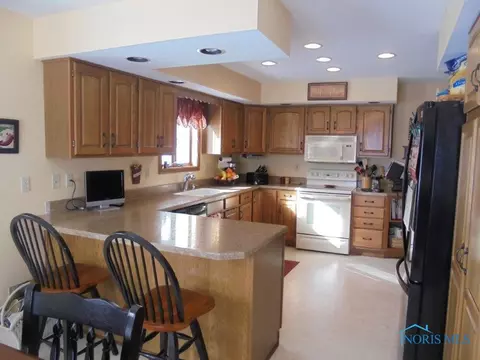 233 Town Line Rd, Bryan, OH 43506 photo 6