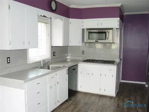 411 Parkview Ave, Bryan, OH 43506 photo 3