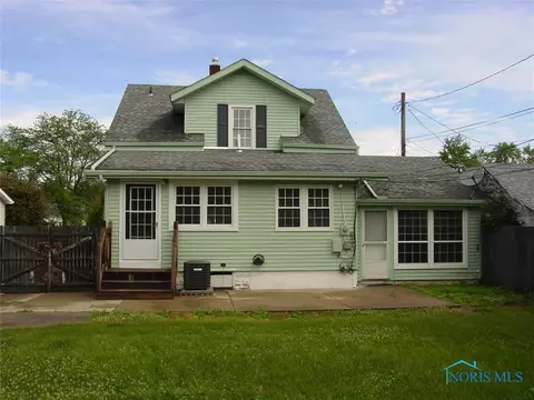 411 Parkview Ave, Bryan, OH 43506 photo 2