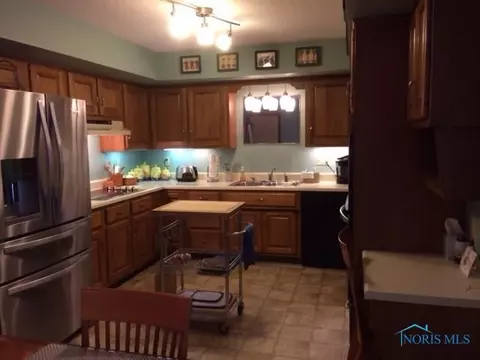 101 Deerfield Cir #A, Bryan, OH 43506 photo 6